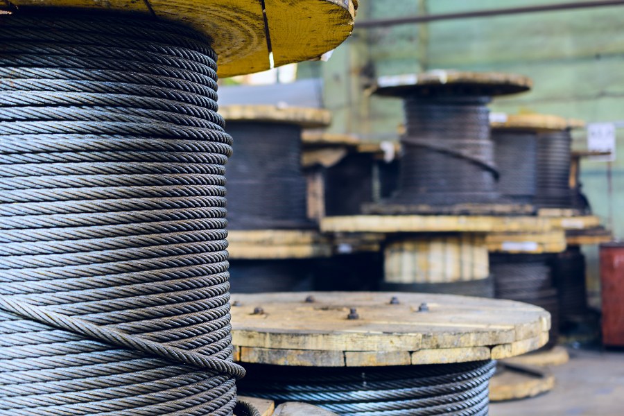Large cable reels stocked in the factory premises. Workshop production of cable slings. SSUCv3H4sIAAAAAAAEAJ2STW6DMBCF95V6B8Q6ljDhz7lK1MVgD2QUwBE2qaqIu9c2IDlSV93xvjczfh7z+vxIkrQFQzK9JC+vnKZhWIydwZKeHM5OO0dFVs8Eg4eercFJjQW7GDTRiJZ6Y7W8P27aasf5MUPhQxuygZs3Y0YYjaURY9q5soEgRvT34MEli7W5LdbiHIo9F1FgCRZ7V/8eed/CddPJYQTTdTgrTU8RM0sb2IHW0787t4+vIzv0OMkfn22NUs84IGxrvh6ZywxbARVru1qwgkPB2uycM1kUdVtykHnVhVO20en9261kDLfehz5JoY40LIp0tJWnljD4hnOU5DGTpKmP2rS94Rxp6X4gPUZg0jYk3xeRKvcEXvIzzyve5KISTZaXRVPvBaS83QDnQsiMqa7sWCGLjjW1EgygyVUmSlQduguuvxLDxZDJAgAA